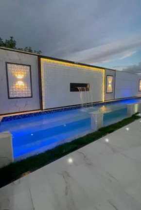 Casa Climatizada Duas Suítes, Perto da Praia